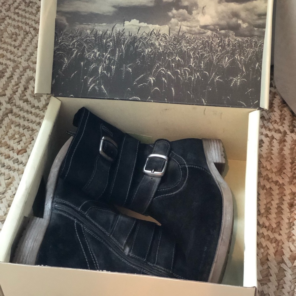 Black Roan boots size 7.5